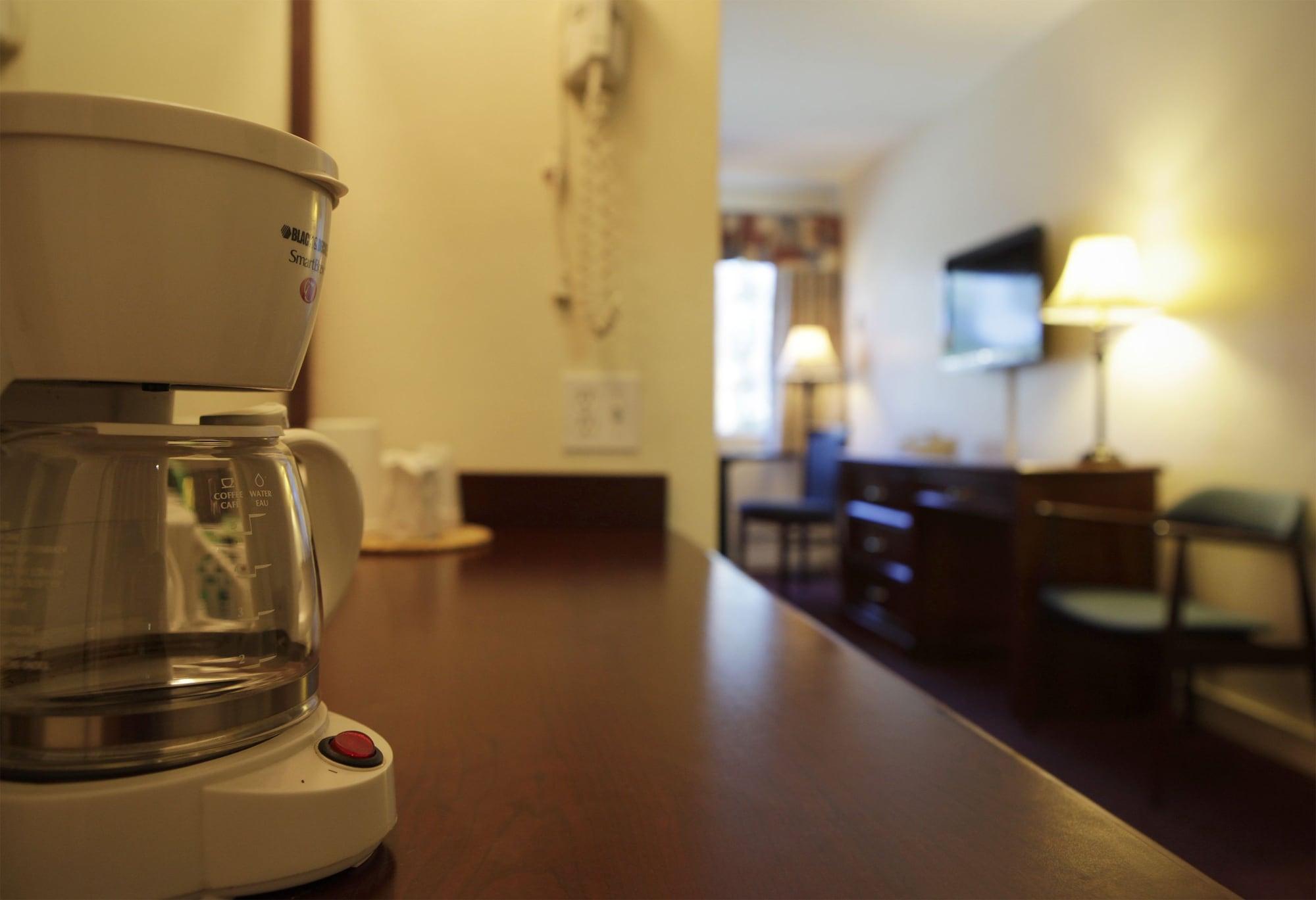 Scott'S Inn & Suites Камлупс Екстериор снимка