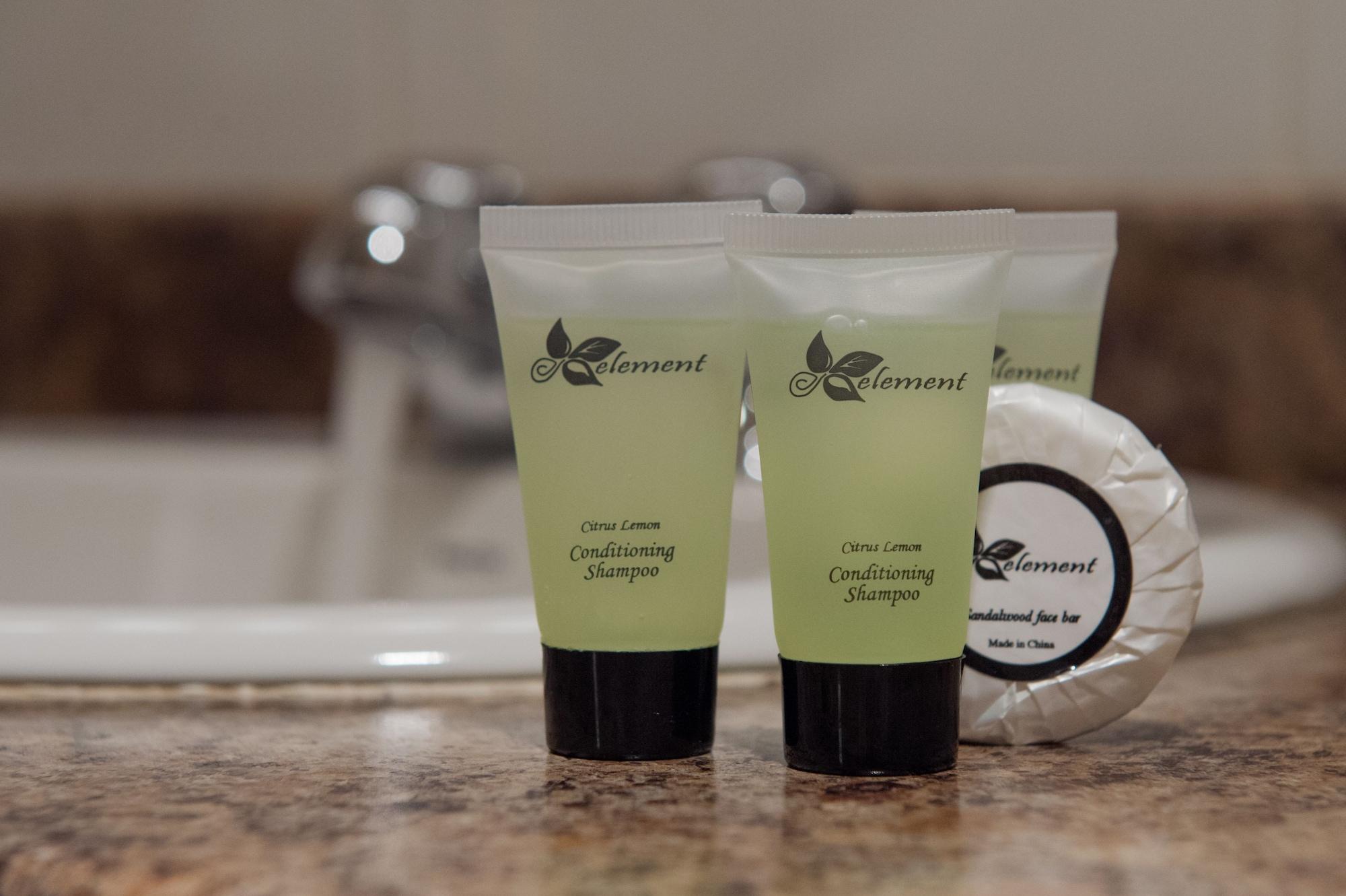 Scott'S Inn & Suites Камлупс Екстериор снимка