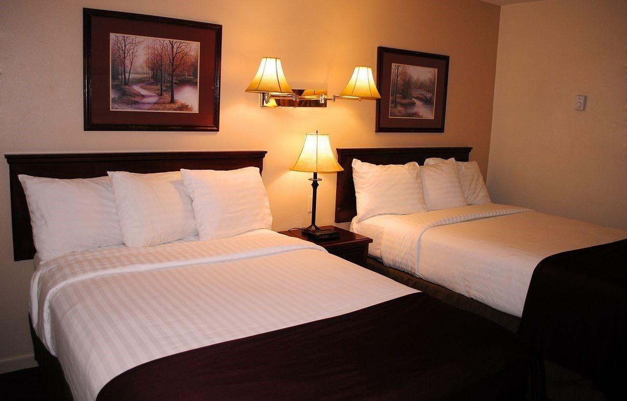 Scott'S Inn & Suites Камлупс Екстериор снимка