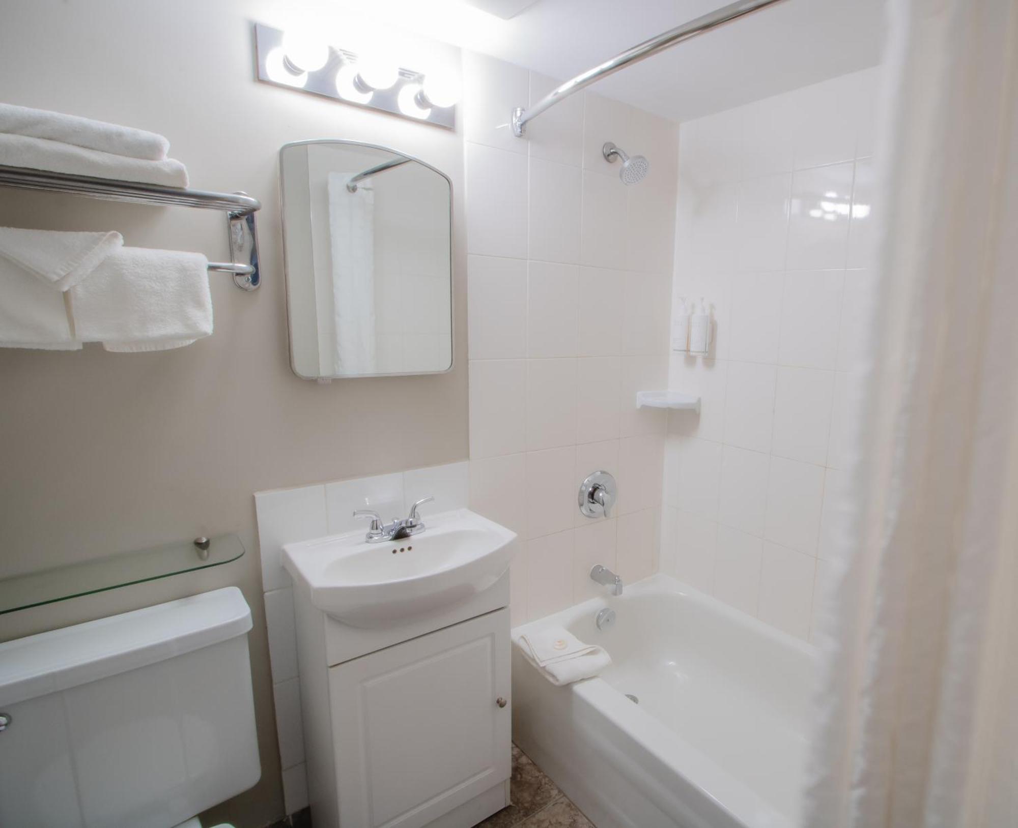 Scott'S Inn & Suites Камлупс Екстериор снимка