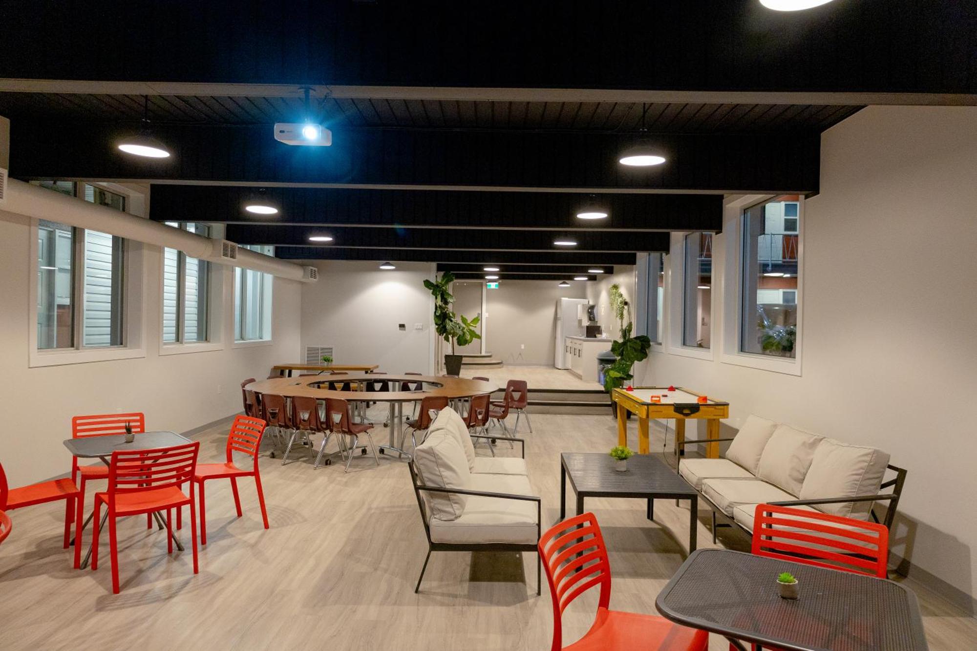 Scott'S Inn & Suites Камлупс Екстериор снимка