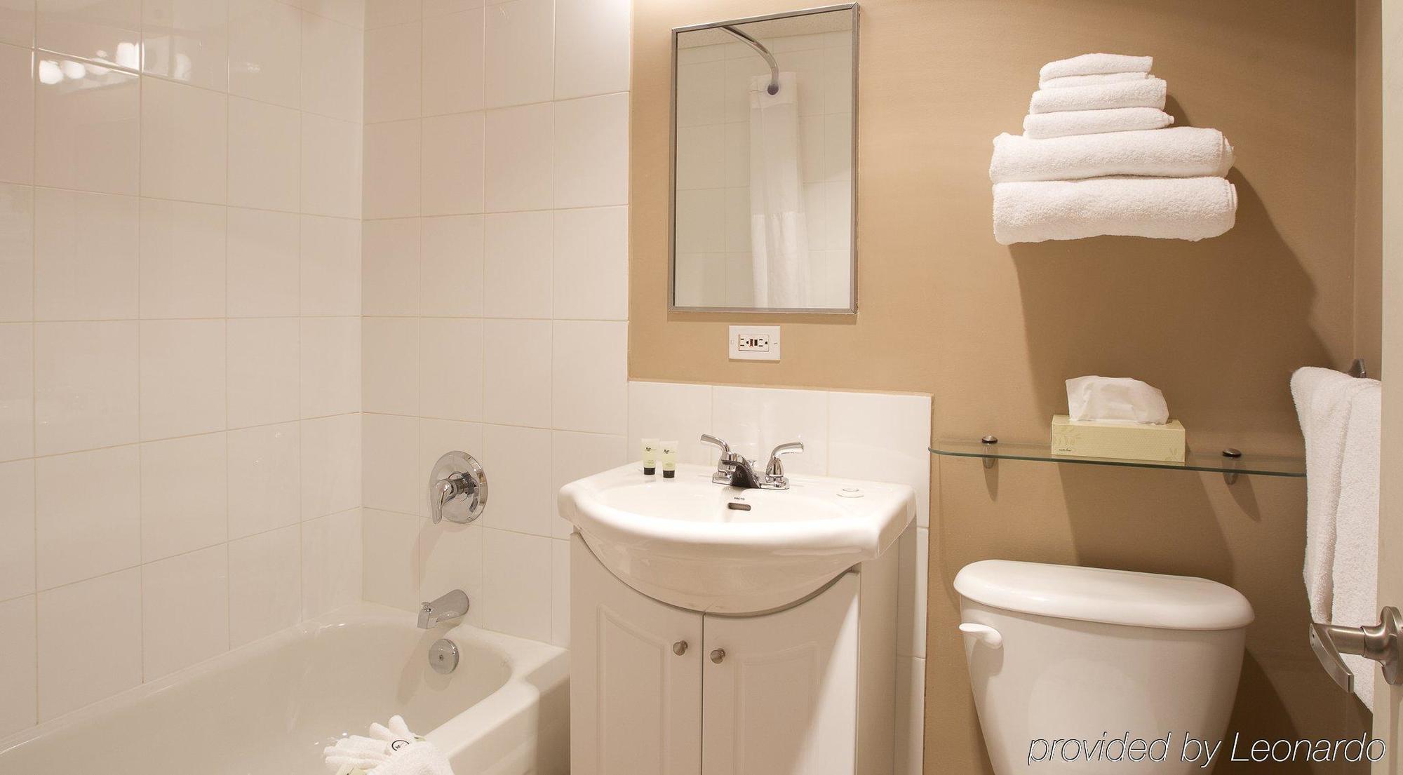 Scott'S Inn & Suites Камлупс Екстериор снимка