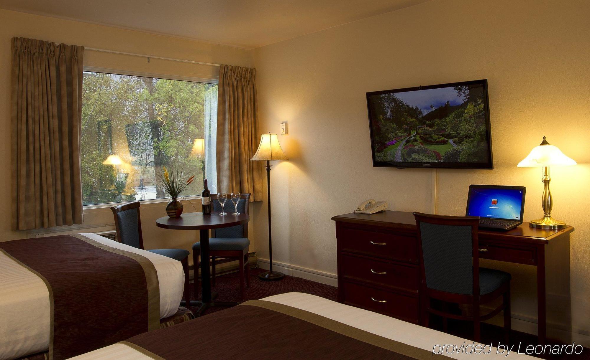 Scott'S Inn & Suites Камлупс Екстериор снимка